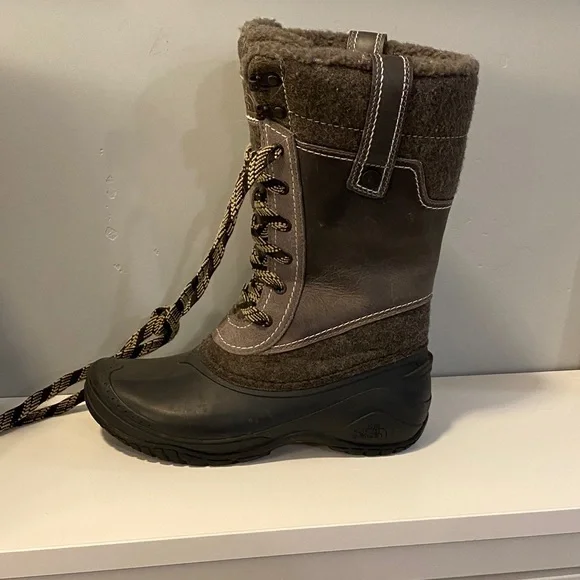 The North Face Dark Brown and Black Lace-Up Boots - Picture 5 of 6